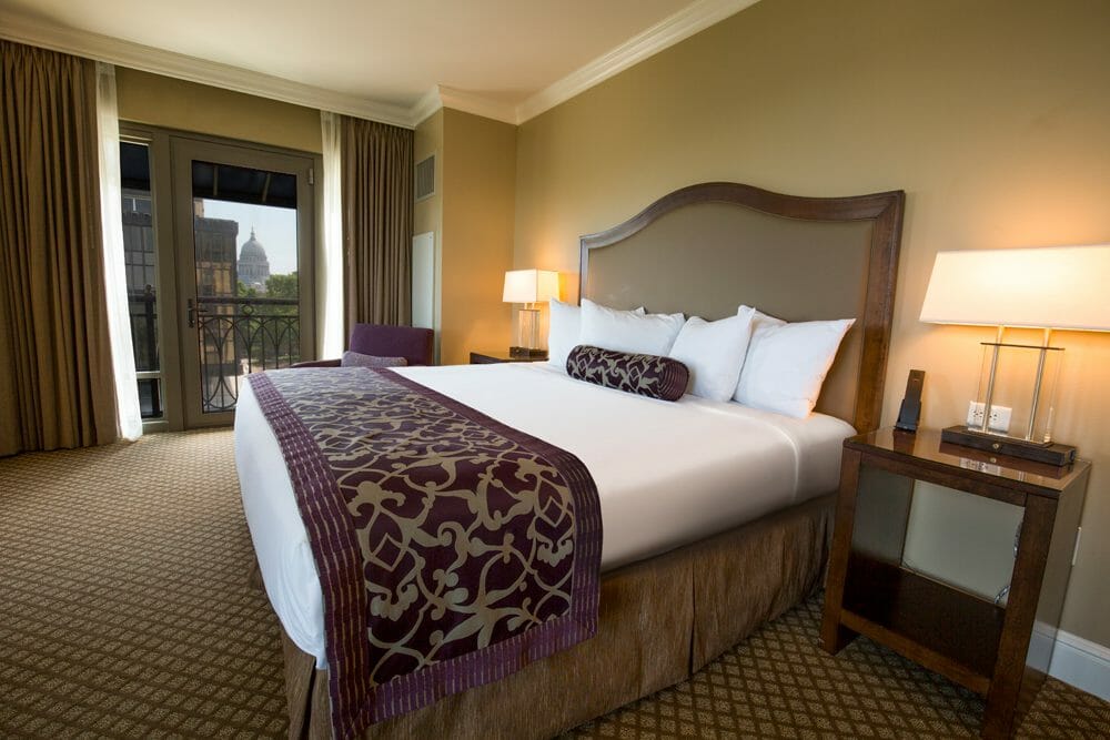 Lakeview King Bed
