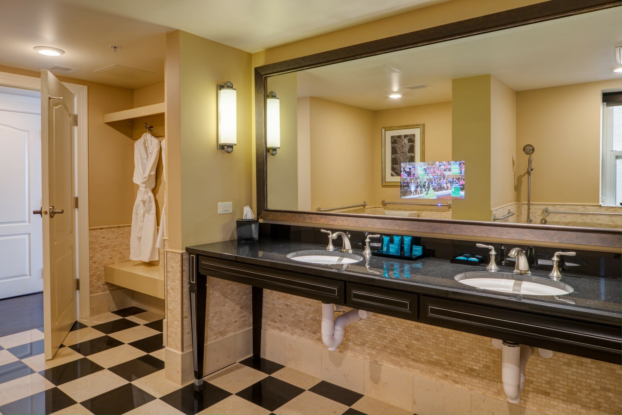 Edgewater Hotel Bathroom